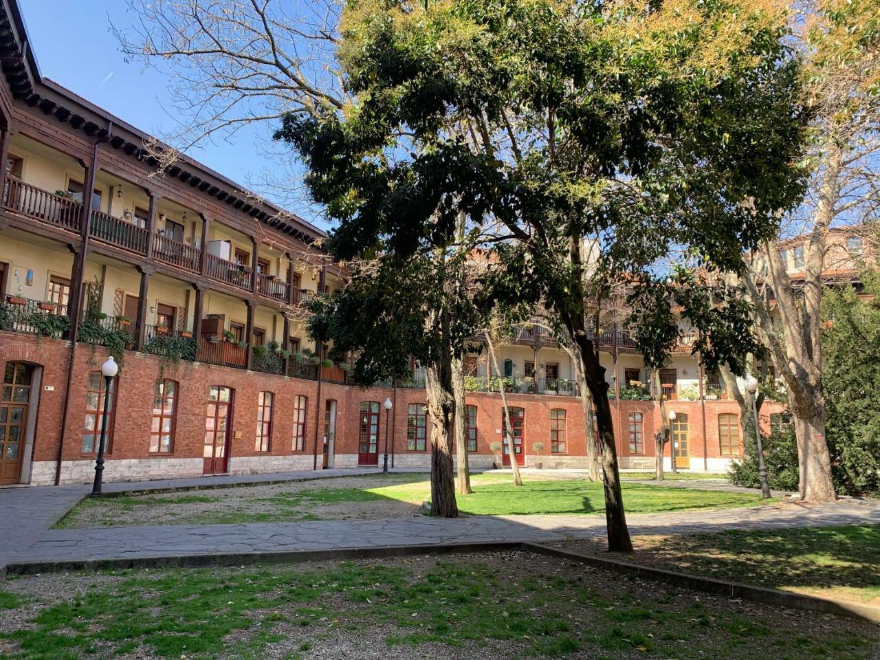 Espacios Blanco Plaza Del Viejo Coso Apartment